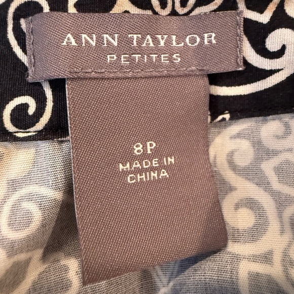 Ann Taylor Black and White Patterned Blouse/size 8P - Picture 3 of 8